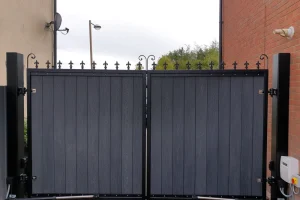 Complete automated gate with composite panels manufactured and installed by us for another customer from Milton Keynes